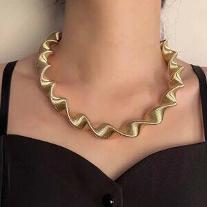 NEW Bold Gold Dramatic Twisted Choker Collar Necklace